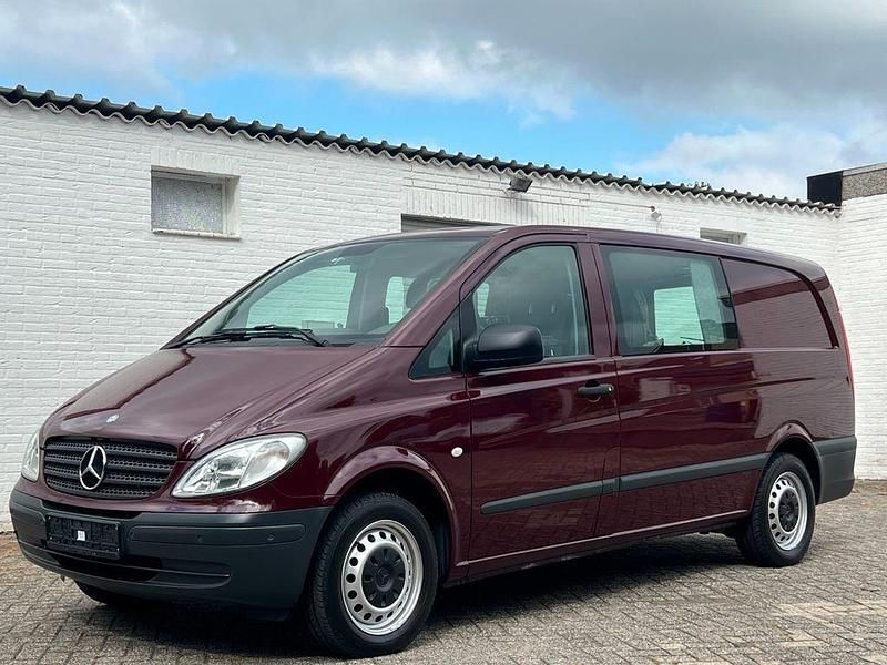 Rot Gebraucht 2010 Mercedes Vito Van / Kleinbus | 11.305 € (Teuer) - Bild 1/4