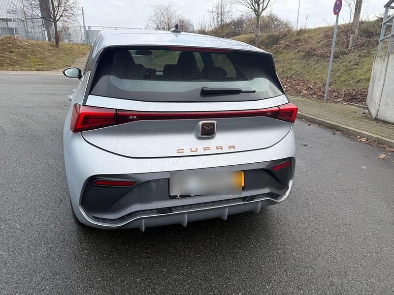 Neu Cupra Born 169 kW (231 PS) 2025 Grau Kleinwagen