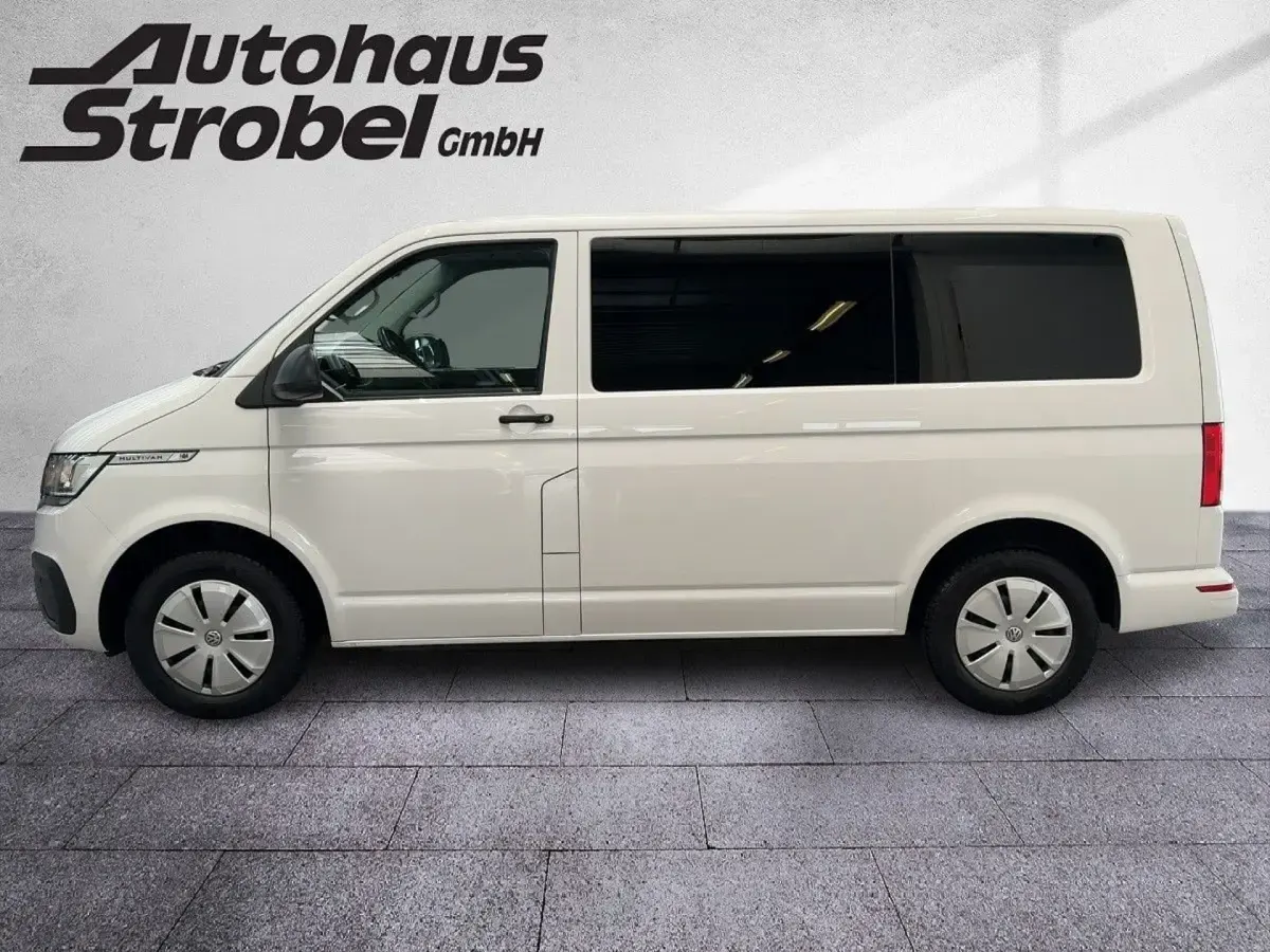 Gebraucht VW Multivan Family 150 PS (110 kW) 2021 Candyweiß Van / Kleinbus