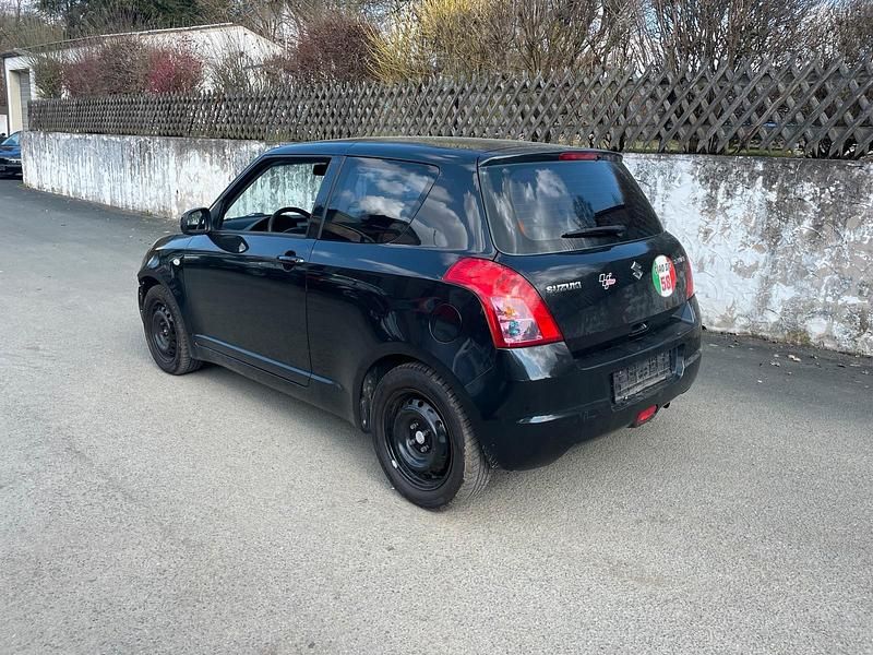 Gebraucht Suzuki Swift 92 PS (67 kW) 2011 Schwarz Kleinwagen