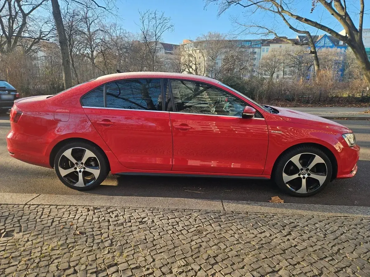 Gebraucht VW Jetta 150 PS (110 kW) 2015 Rot Limousine