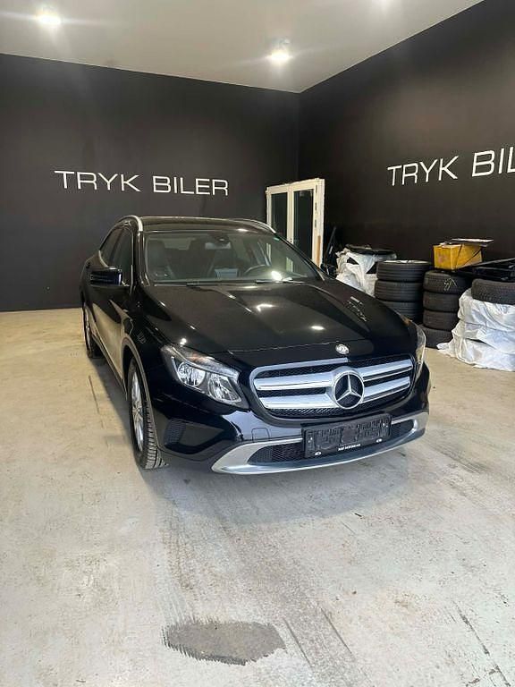 Gebraucht Mercedes GLA200 136 PS (100 kW) 2016 Schwarz SUV