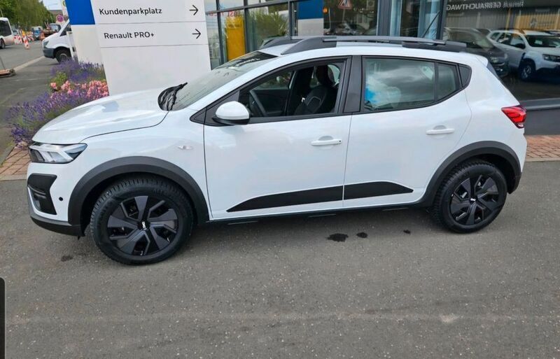 Weiß Gebraucht 2024 Dacia Sandero Expression Kleinwagen | 16.500 € - Bild 1/1
