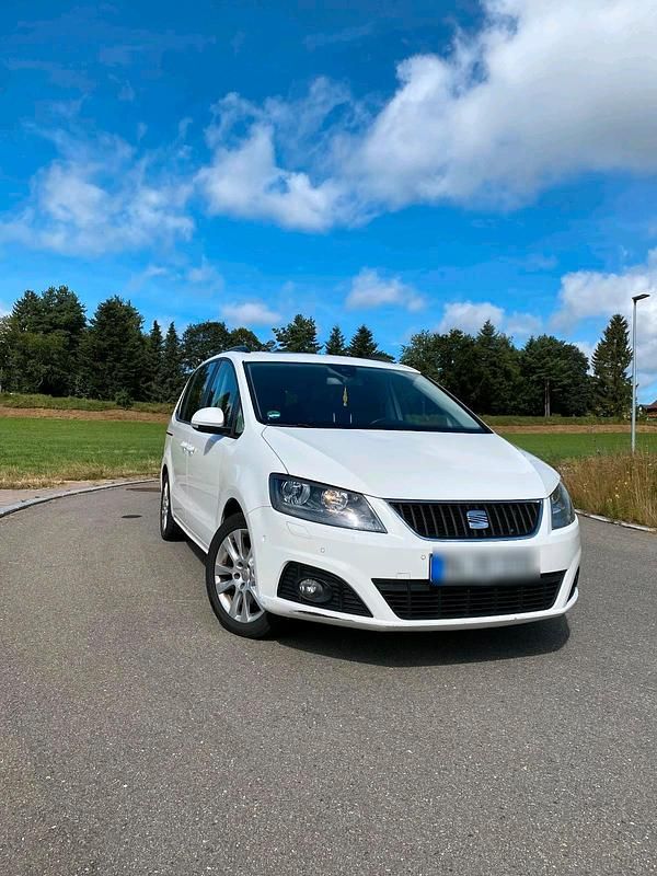 Weiß Gebraucht 2012 Seat Alhambra Van / Kleinbus | 10.999 € (Teuer) - Bild 1/4