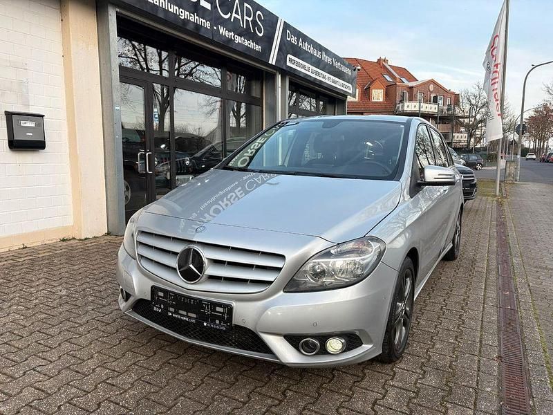 Gebraucht Mercedes B180 165 PS (121 kW) 2014 Silber Van / Kleinbus