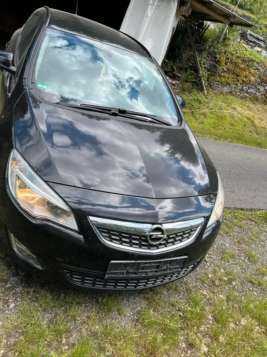 Gebraucht Opel Astra 110 PS (80 kW) 2011 Schwarz Kombi