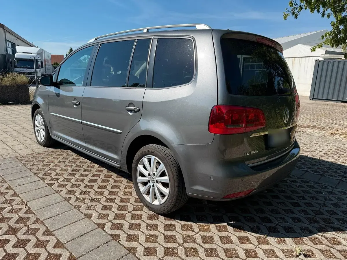 Gebraucht VW Touran 140 PS (102 kW) 2015 Braun Van / Kleinbus