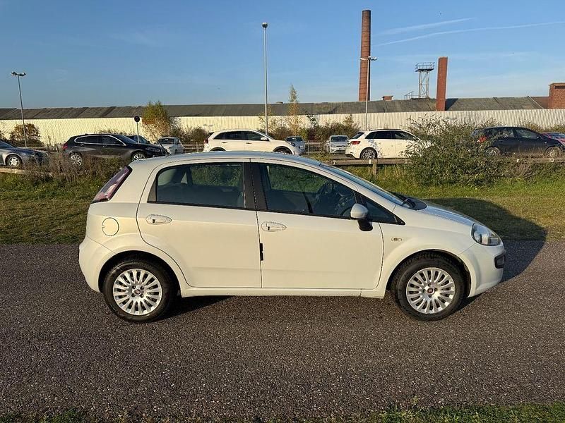 Silber Gebraucht 2012 Fiat Grande Punto Kleinwagen | 3.000 € (Fairer Preis) - Bild 1/4