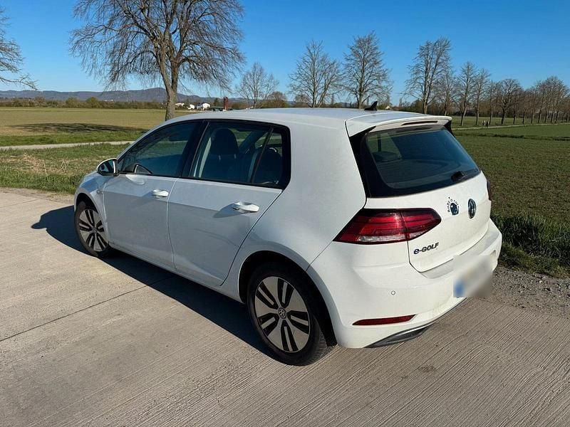 Gebraucht VW e-Golf 100 kW (136 PS) 2020 Weiß Kleinwagen