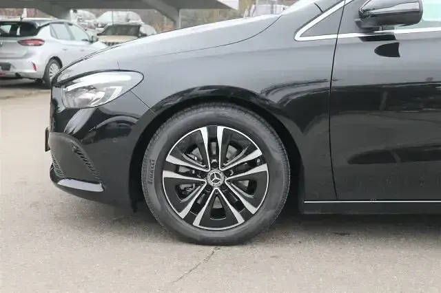 Gebraucht Mercedes B200 Style 163 PS (119 kW) 2023 Schwarz Kleinwagen