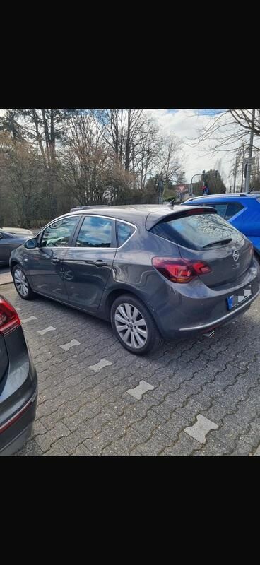 Grau Gebraucht 2014 Opel Astra Eco Limousine | 5.700 € - Bild 1/4