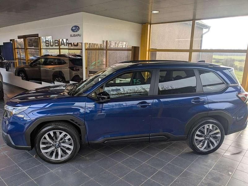 Neu Subaru Forester Platinum 136 PS (100 kW) 2025 Blau SUV