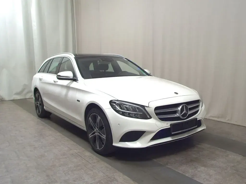 Gebraucht Mercedes C300e Avantgarde 306 PS (225 kW) 2020 Weiß Kombi