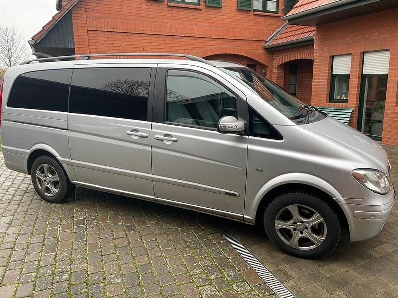 Silber Gebraucht 2010 Mercedes Viano Van / Kleinbus | 12.900 € (Fairer Preis) - Bild 1/4