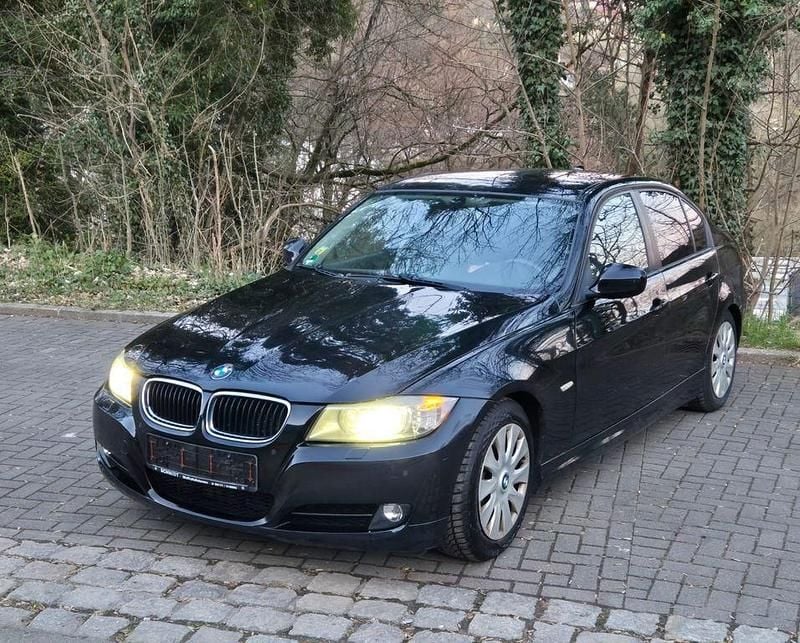 Gebraucht BMW 320 177 PS (130 kW) 2009 Schwarz Limousine
