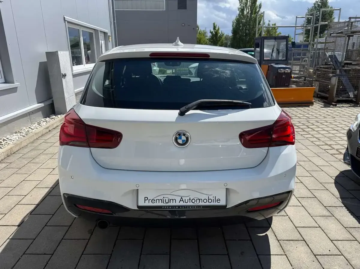 Gebraucht BMW 118 M Sport 136 PS (100 kW) 2020 Alpinweiss iii Kleinwagen