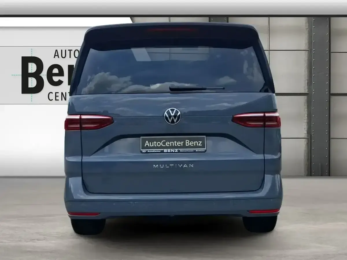 Gebraucht VW Multivan Life 150 PS (110 kW) 2025 Grau Van / Kleinbus