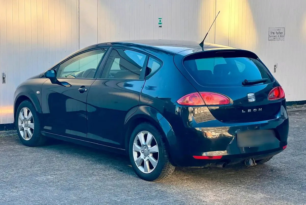 Usata Seat Leon 105 CV (77 kW) 2008 Nero Utilitaria