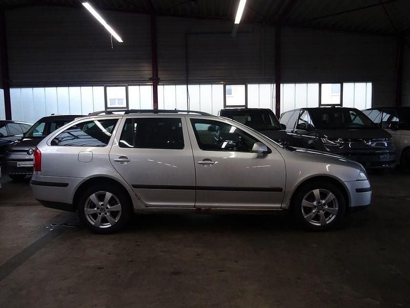 Gebraucht Skoda Octavia Ambiente 140 PS (102 kW) 2005 Diamantsilber met. Kombi
