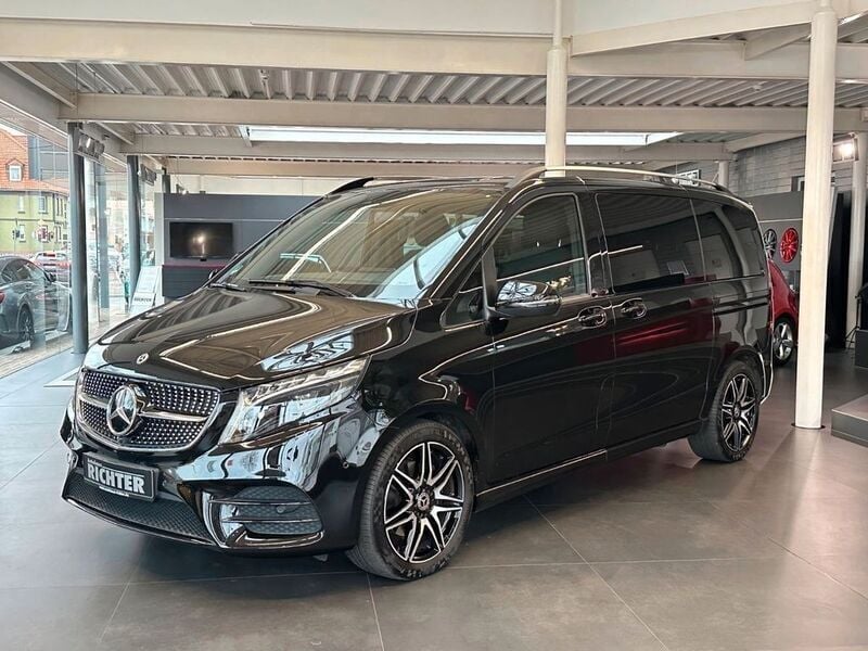 Schwarz Gebraucht 2023 Mercedes V300 AMG line Van / Kleinbus | 58.950 € (Superpreis) - Bild 1/4