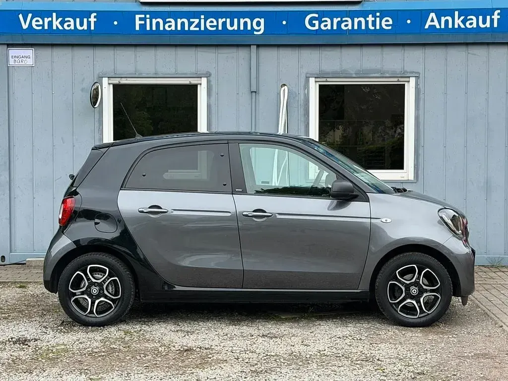 Używany Smart ForFour Passion 90 KM (66 kW) 2019 Czarny Hatchback