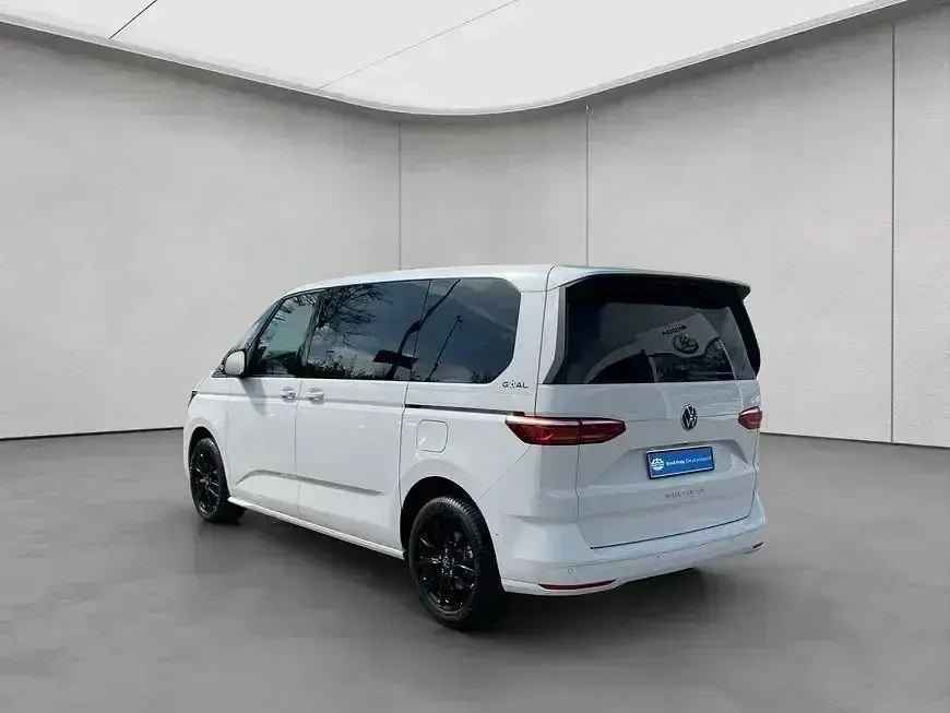 Second-hand VW Multivan Goal 150 CP (110 kW) 2026 Alb Monovolum