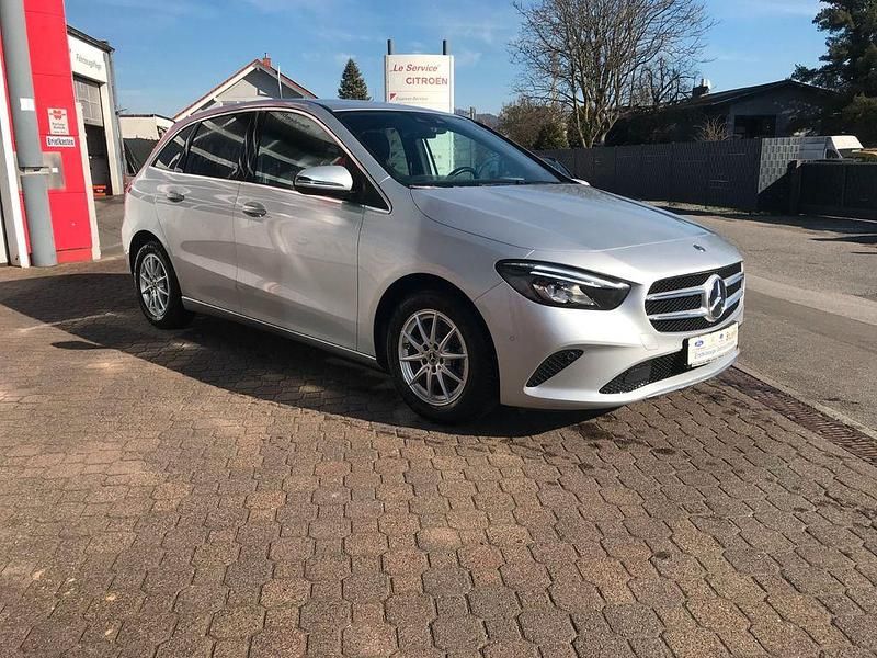 Gebraucht Mercedes B200 163 PS (119 kW) 2019 Silber Van / Kleinbus