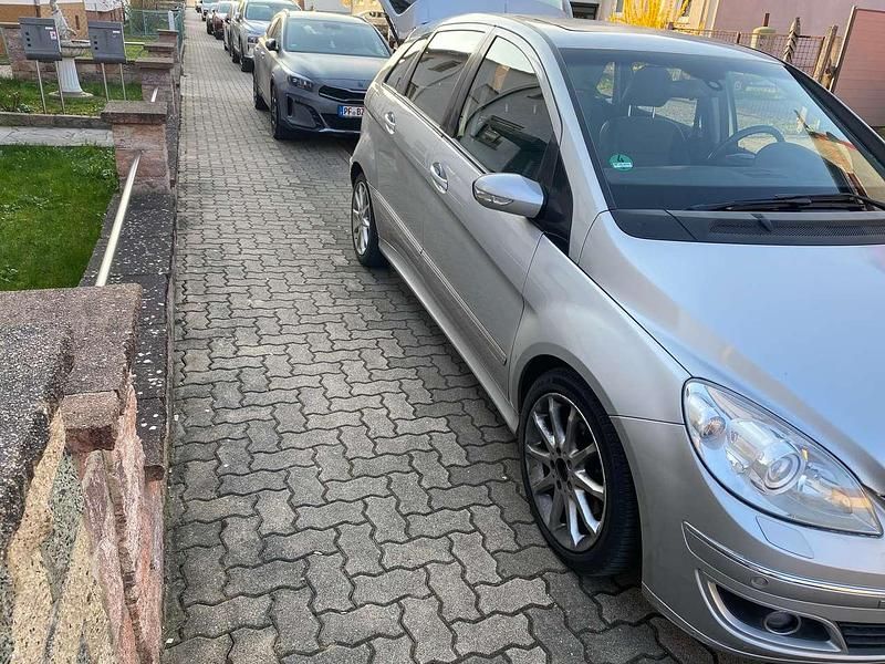 Gebraucht Mercedes B180 109 PS (80 kW) 2005 Silber Van / Kleinbus