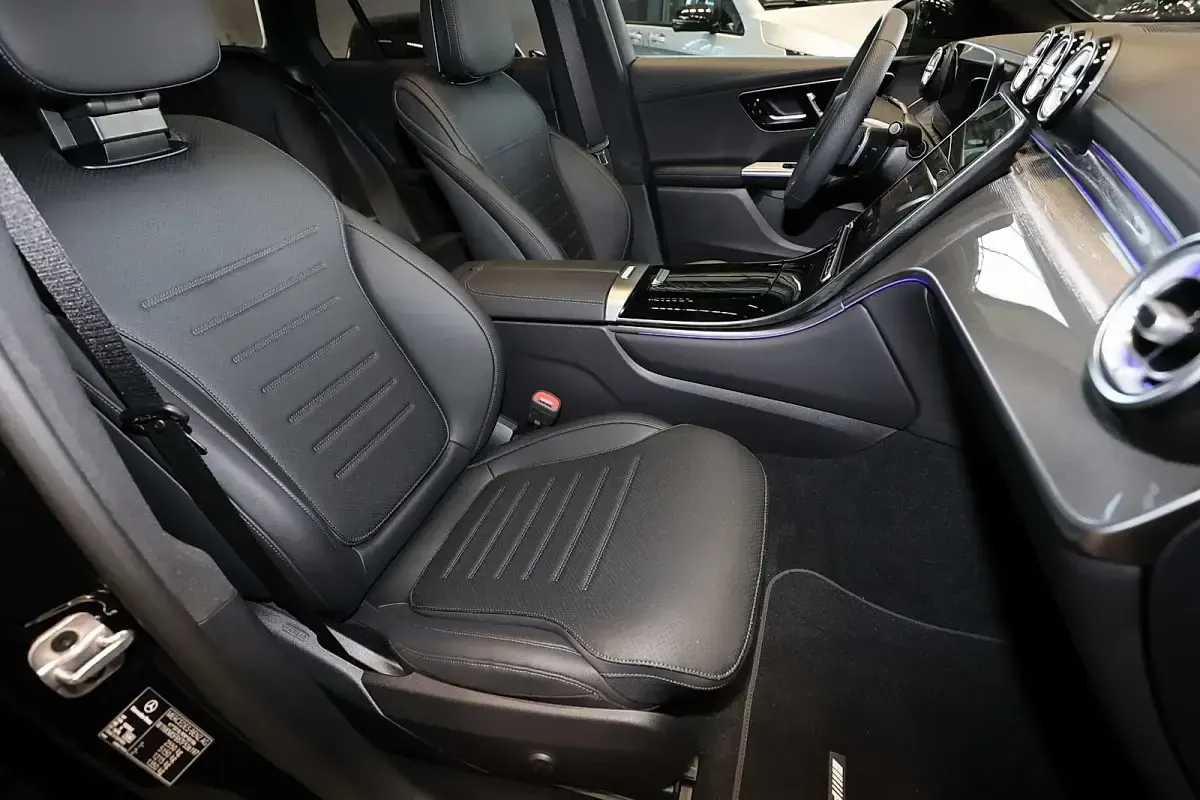 Gebraucht Mercedes GLC220 Night 197 PS (144 kW) 2026 Metalliclack obsidianschwarz met SUV