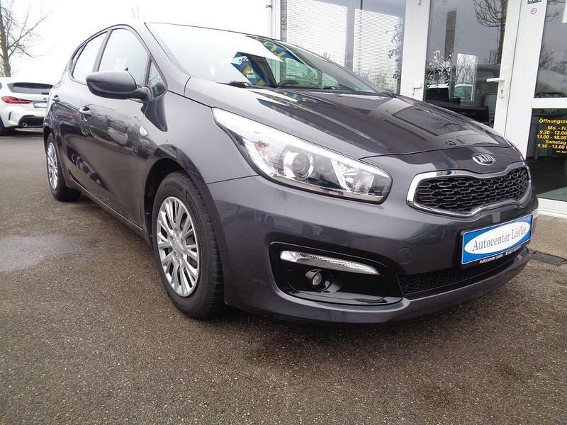 Gebraucht Kia Ceed Attract 99 PS (72 kW) 2018 Grau Kleinwagen
