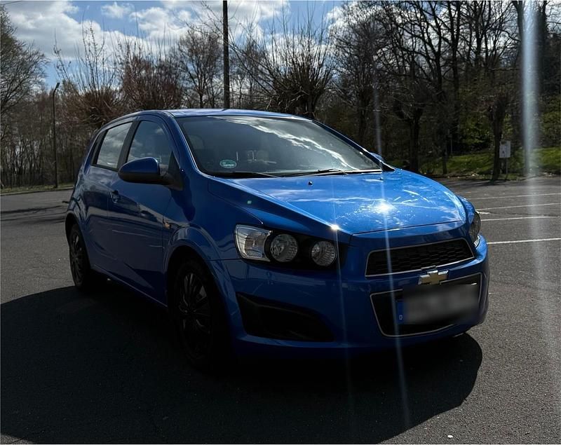 Gebraucht Chevrolet Aveo 101 PS (74 kW) 2012 Blau Limousine