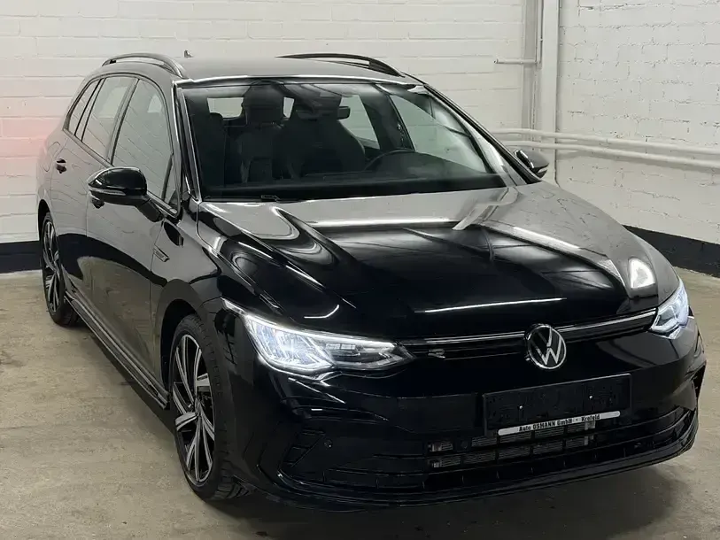 Gebraucht VW Golf VIII R-line 150 PS (110 kW) 2023 Deep black perleffekt Kombi