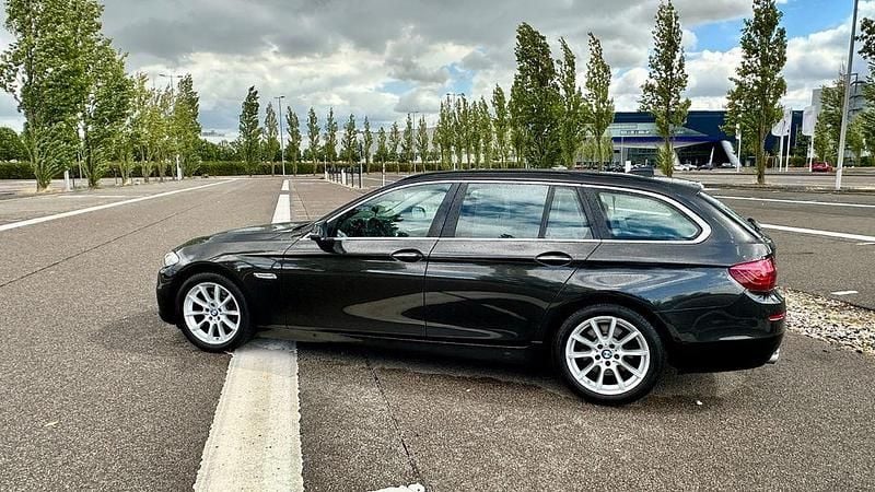 Braun Gebraucht 2015 BMW 520 Luxury Line Kombi | 11.900 € (Superpreis) - Bild 1/4