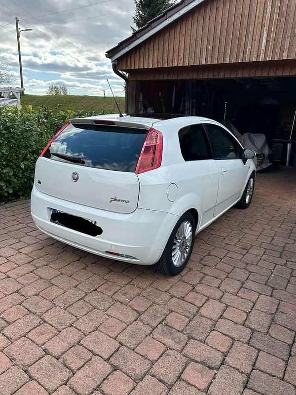 Weiß Gebraucht 2009 Fiat Grande Punto Kleinwagen | 2.750 € (Fairer Preis) - Bild 1/4