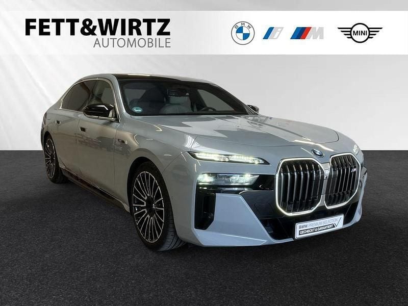 Brooklyn grau metallic Gebraucht 2024 BMW M760e Sport Line Limousine | 118.900 € (Fairer Preis) - Bild 1/3