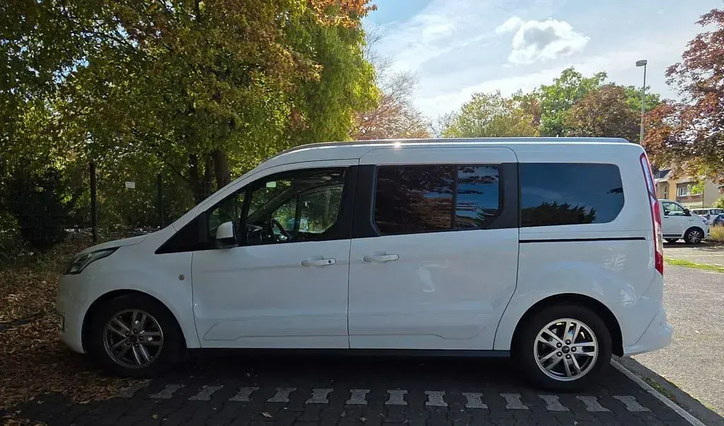 Gebraucht Ford Tourneo Titanium 120 PS (88 kW) 2019 Weiß Van / Kleinbus