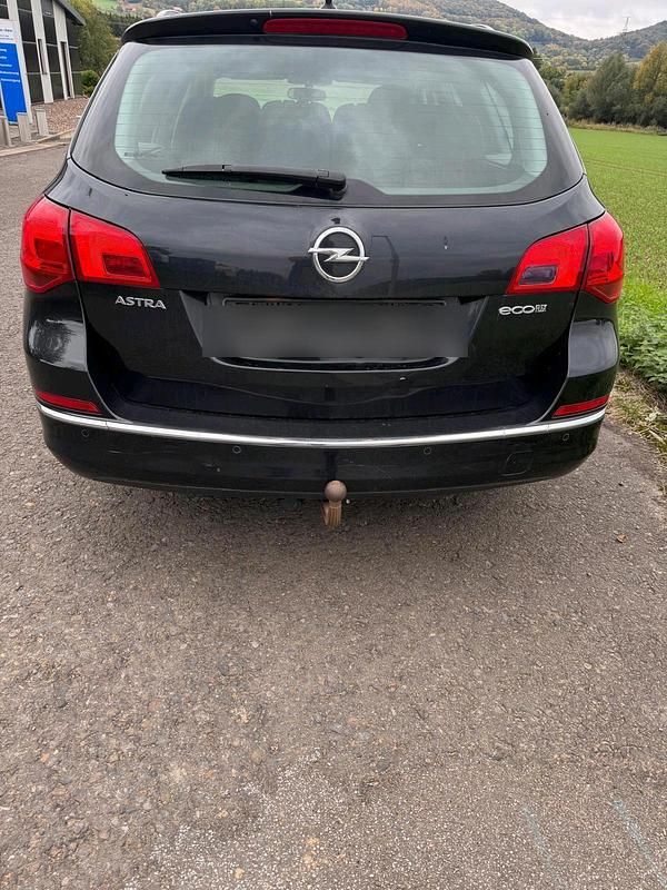 Gebraucht Opel Astra 131 PS (96 kW) 2013 Schwarz Kombi