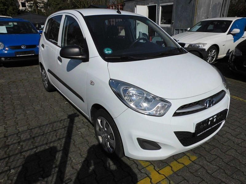Gebraucht Hyundai i10 Edition 69 PS (50 kW) 2012 Weiß Kleinwagen