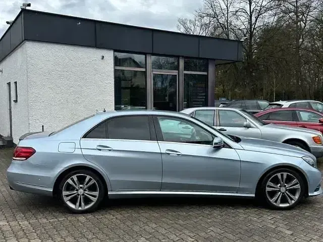 Używany Mercedes E350 Avantgarde 252 KM (185 kW) 2013 Srebrny Sedan/Limuzyna