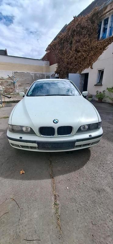Andere außenfarben Gebraucht 2000 BMW 523 Kombi | 2.500 € (Teuer) - Bild 1/4