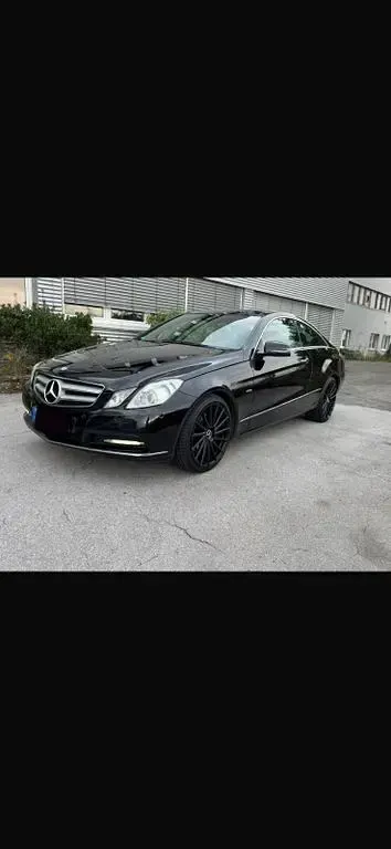Gebraucht Mercedes E350 Elegance 306 PS (225 kW) 2011 Schwarz Coupé