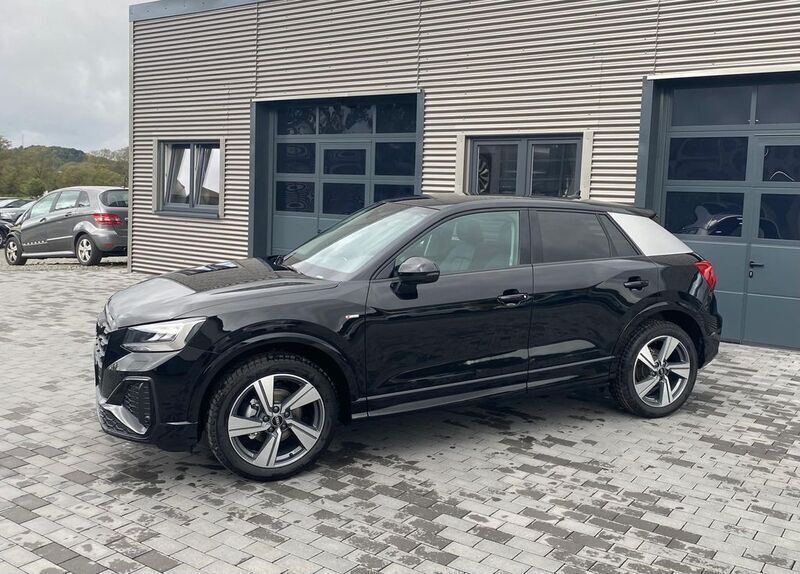 Gebraucht Audi Q2 S-Line 150 PS (110 kW) 2024 Mythosschwarz metallic SUV