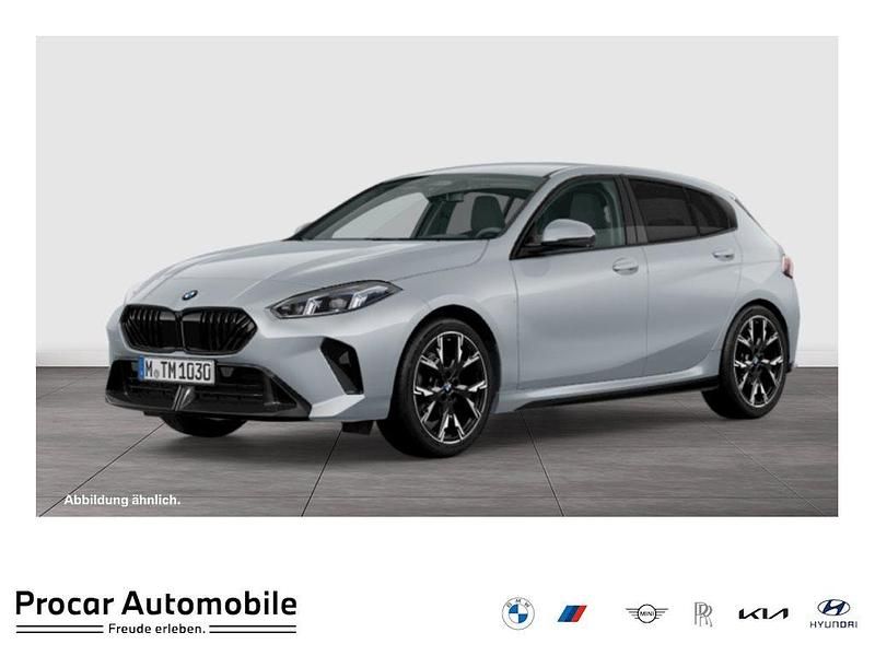 Grau Neu 2025 BMW 120 M Sport Kleinwagen | 43.299 € (Etwas zu teuer) - Bild 1/4