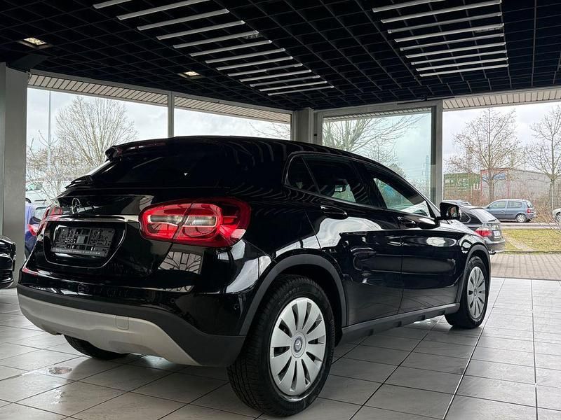 Gebraucht Mercedes GLA200 136 PS (100 kW) 2014 Schwarz SUV