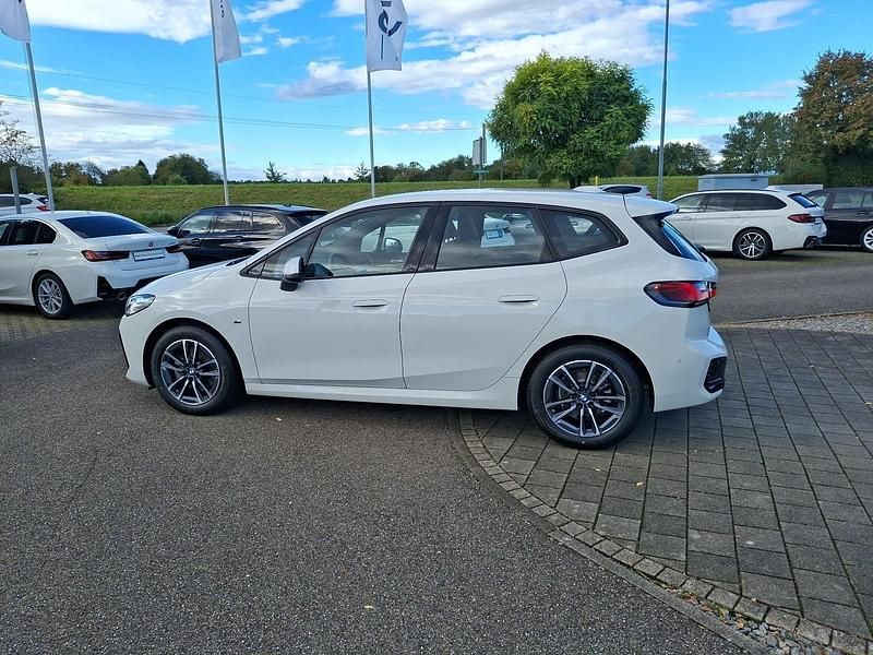 Gebraucht BMW 218 Active Tourer M Sport 136 PS (100 kW) 2024 Weiß Van / Kleinbus