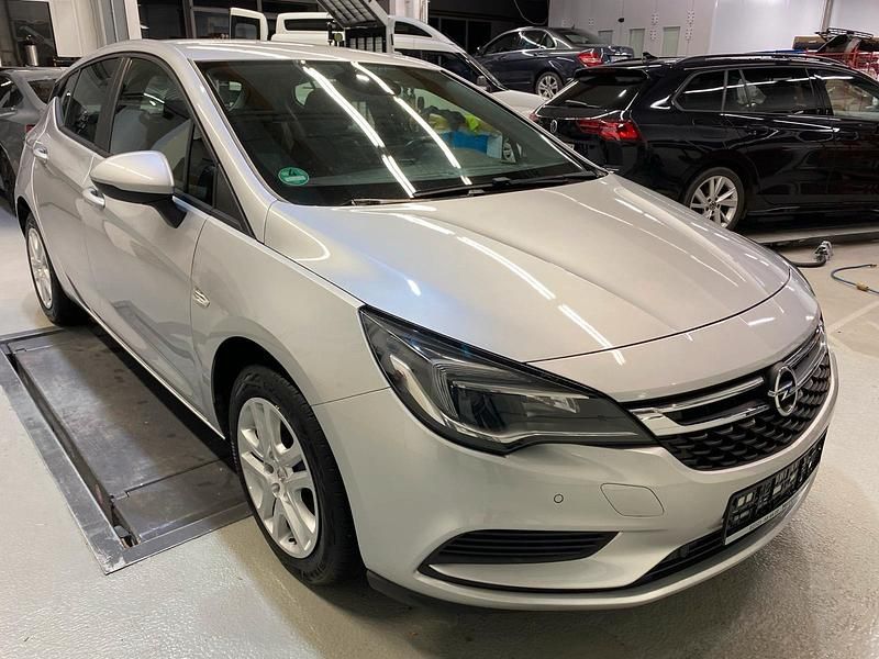Silber Gebraucht 2016 Opel Astra Kleinwagen | 7.999 € (Guter Preis) - Bild 1/4