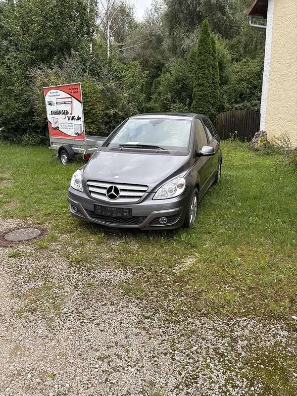 Gebraucht 2011 Mercedes B200 Van / Kleinbus | 7.900 € (Fairer Preis) - Bild 1/4