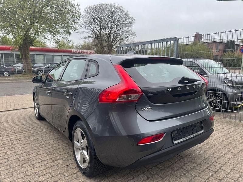 Gebraucht Volvo V40 You! 114 PS (83 kW) 2014 Titanium grey Limousine