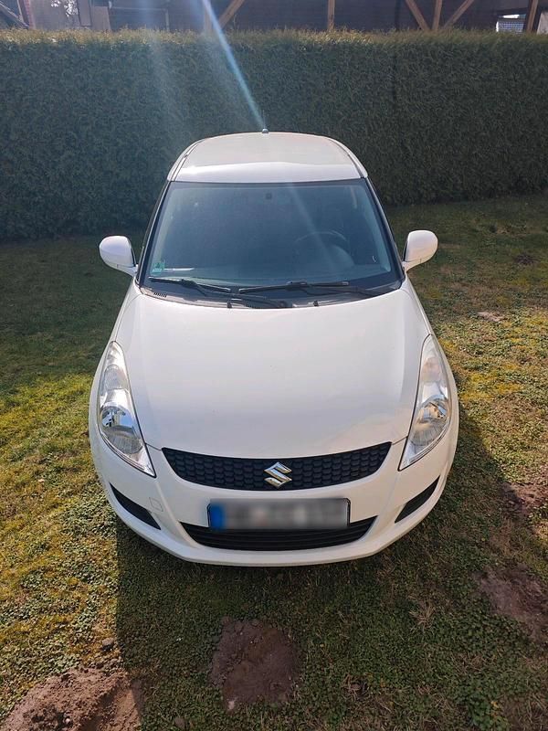 Gebraucht Suzuki Swift 94 PS (69 kW) 2014 Weiß Kleinwagen