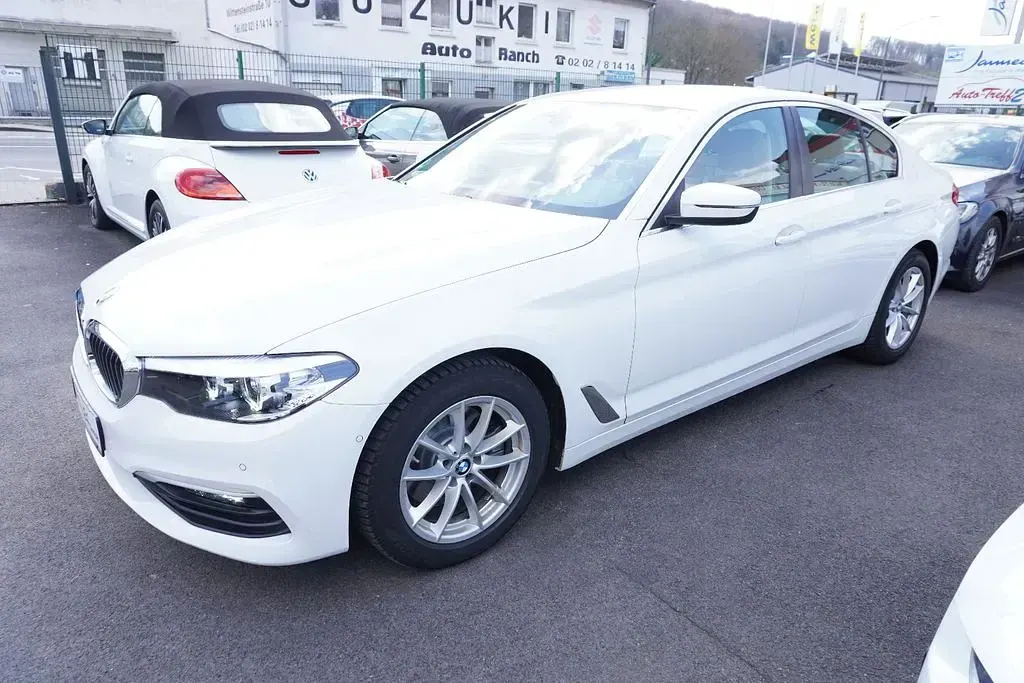 Gebraucht BMW 520 Sport Line 184 PS (135 kW) 2018 Weiß Limousine